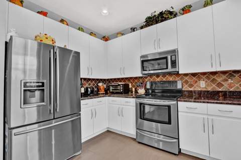 15861 Lisbon Court, Wellington FL - photo 9 of 35