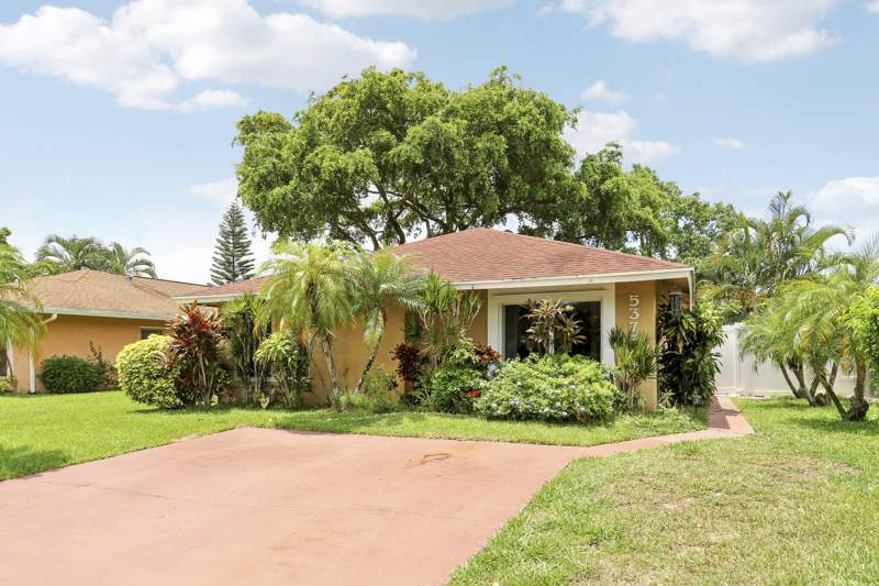 3 bedroom Single Family Residence at 5373 Gene Circle, Summit Pines Unit 2, West Palm Beach — photo 2