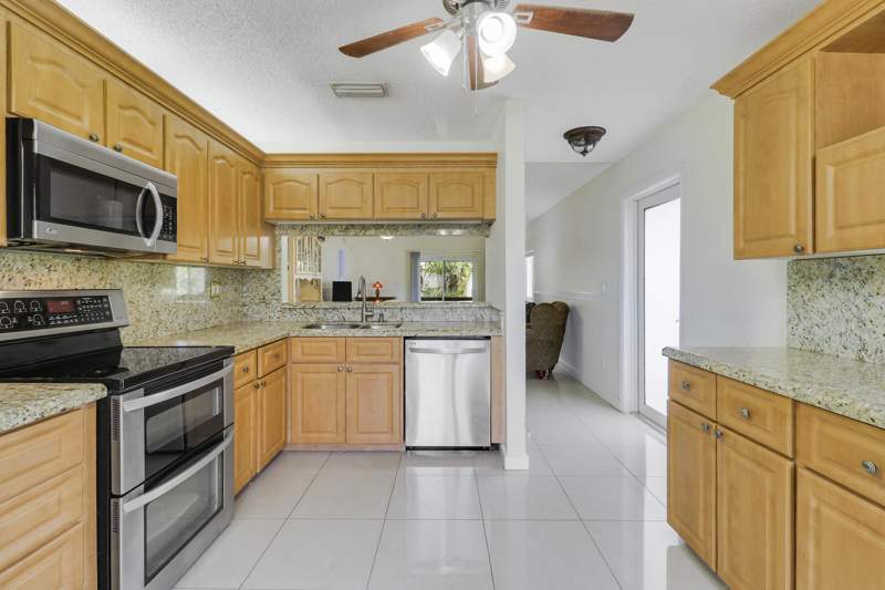 3 bedroom Single Family Residence at 5373 Gene Circle, Summit Pines Unit 2, West Palm Beach — photo 4