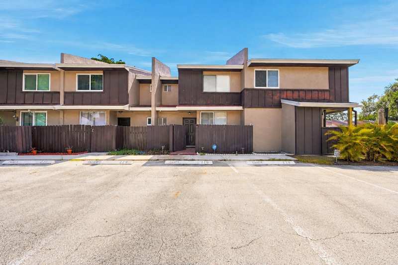 2 bedroom Townhouse at 1227 Sussex Drive, Hamptons Of North Lauderdale, North Lauderdale — photo 1