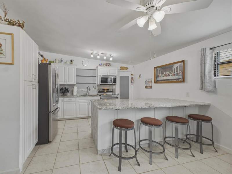 3 bedroom Single Family Residence at 754 Hibiscus Drive, Palm Beach Colony Secs 1 And 2, Royal Palm Beach — photo 5
