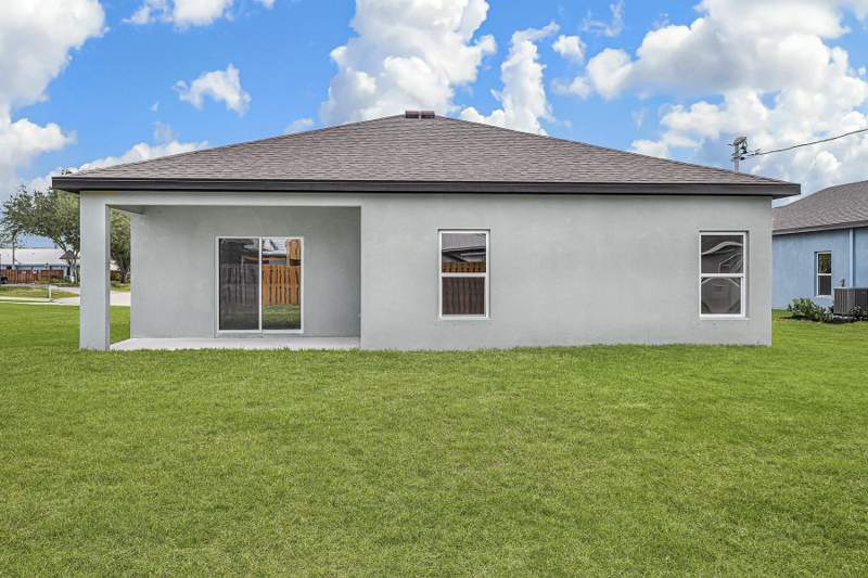 4 bedroom Single Family Residence at 4608 Palmetto Drive, Indian River Estates Unit 4, Fort Pierce — photo 3