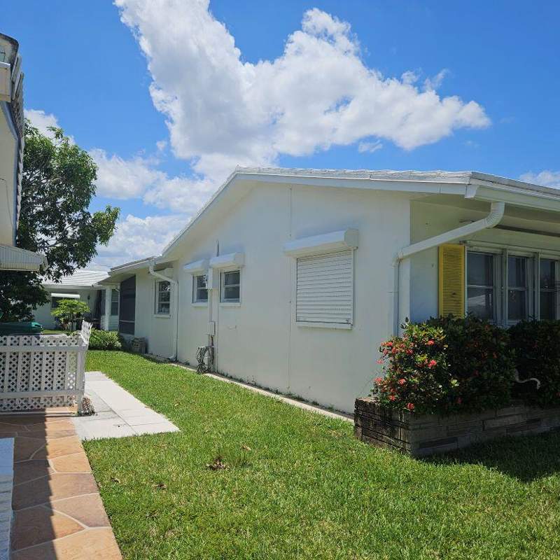 3 bedroom Single Family Residence at 7105 NW 68th Avenue, Mainlands Of Tamarac Lakes, Tamarac — photo 2