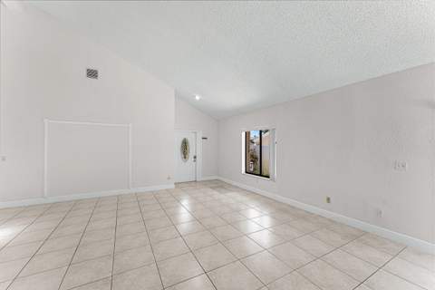 7627 Sierra Drive, Boca Raton FL - photo 6 of 37