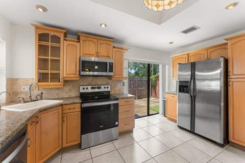 7627 Sierra Drive, Boca Raton FL - photo 13 of 37