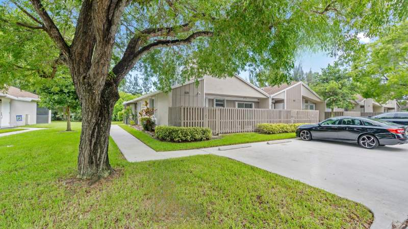 3 bedroom Villa at 570 Woodgate Circle #A, Woodgate Condominium 31, Sunrise — photo 3