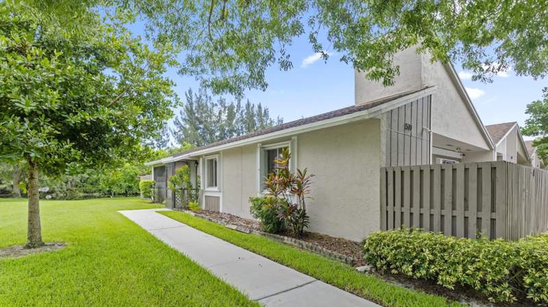 3 bedroom Villa at 570 Woodgate Circle #A, Woodgate Condominium 31, Sunrise — photo 4