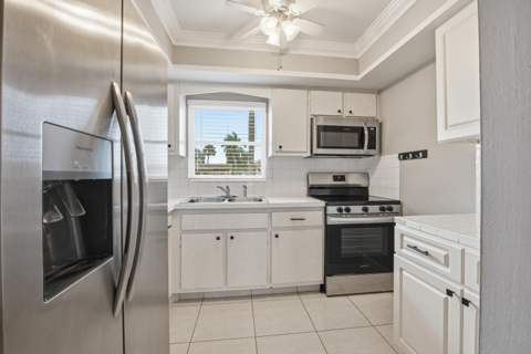 2789 Ashley Drive #C, West Palm Beach FL - photo 16 of 39