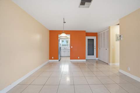 2789 Ashley Drive #C, West Palm Beach FL - photo 8 of 39