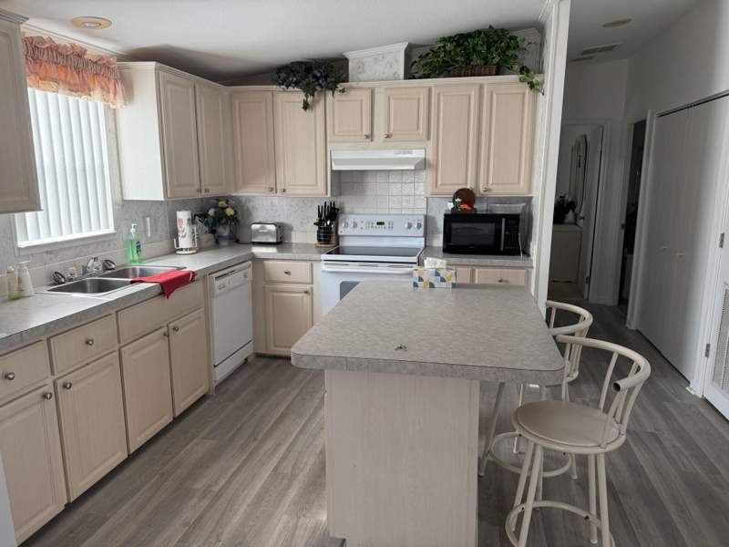 2 bedroom Manufactured Home at 6615 Spanish Lakes Boulevard, Spanish Lakes Fairways, Fort Pierce — photo 4