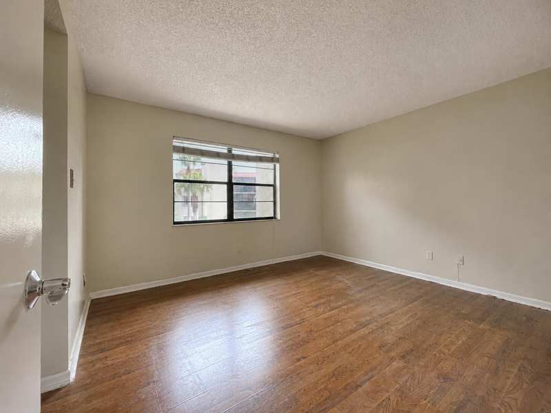 1 bedroom Condominium at 2050 Oleander Boulevard #4-206, Island House Condominium Phase I, Fort Pierce — photo 1