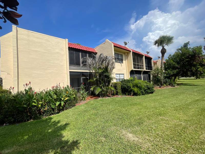 1 bedroom Condominium at 2050 Oleander Boulevard #4-206, Island House Condominium Phase I, Fort Pierce — photo 4