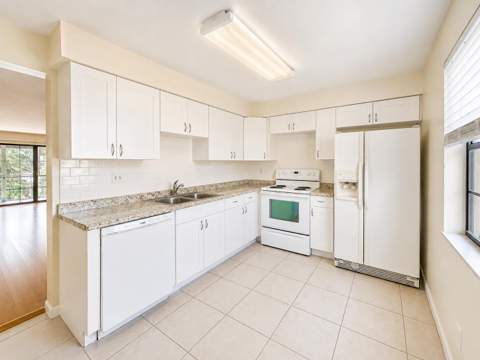 2050 Oleander Boulevard #4-206, Fort Pierce FL - photo 6 of 7