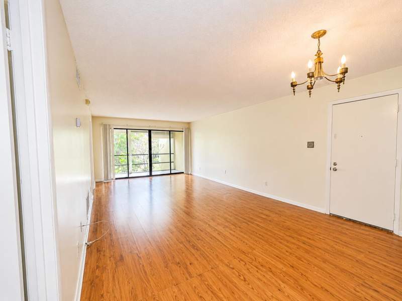 1 bedroom Condominium at 2050 Oleander Boulevard #4-206, Island House Condominium Phase I, Fort Pierce — photo 2