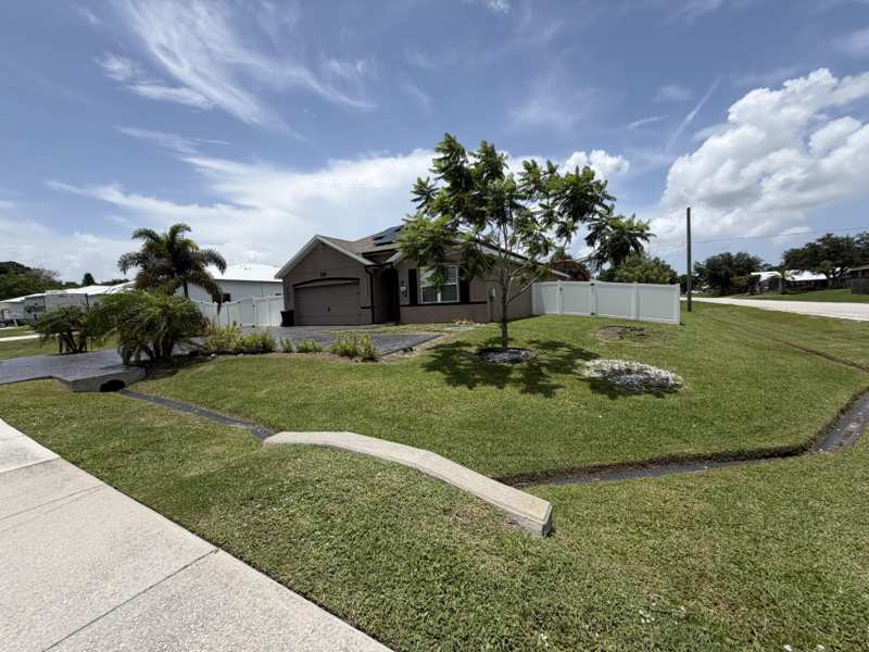 4 bedroom Single Family Residence at 103 SW Oakridge Drive, Port St Lucie Section 18, Port St. Lucie — photo 1