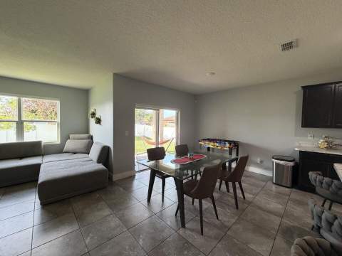 103 SW Oakridge Drive, Port St. Lucie FL - photo 10 of 43