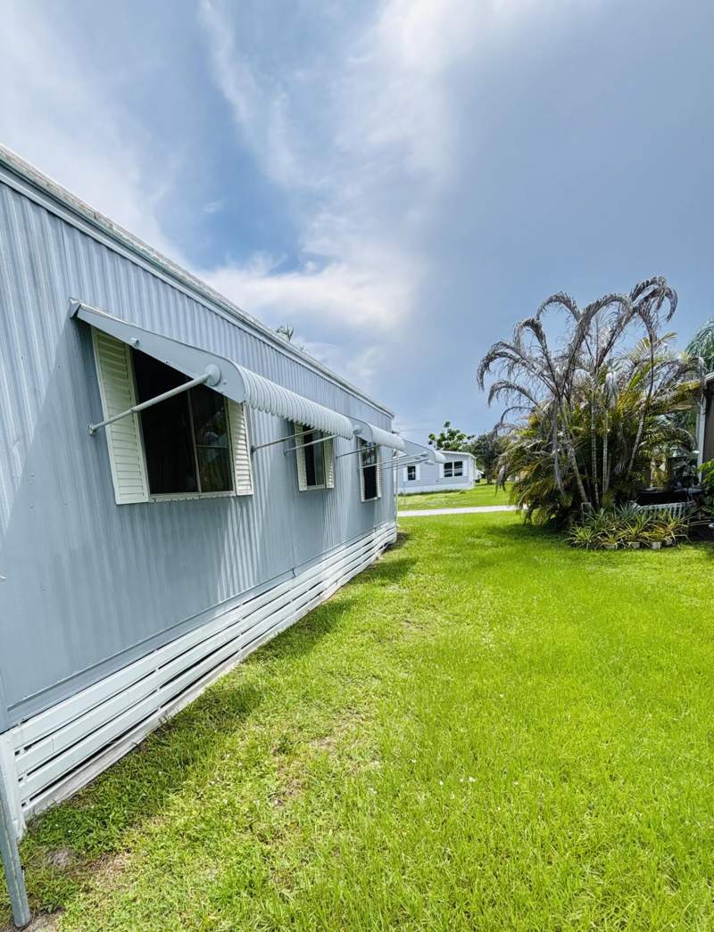 2 bedroom Mobile Home at 7 Valparaiso, Spanish Lakes Golf Village, Port St. Lucie — photo 2