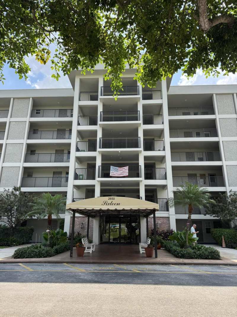 1 bedroom Condominium at 2650 S Course Drive #407, No 16 Palm-Aire Country Club, Pompano Beach — photo 1