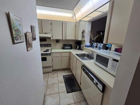 13383 Pineapple Palm Court #F, Delray Beach FL - photo 10 of 37