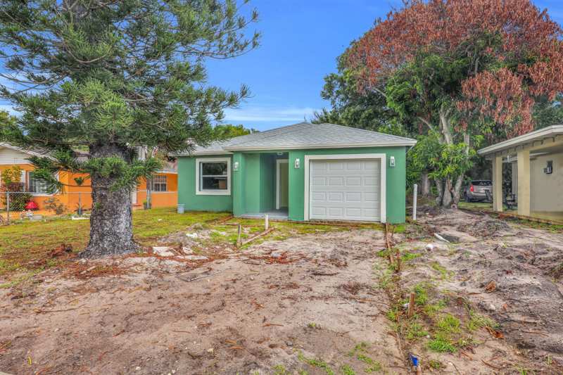 3 bedroom Single Family Residence at 2002 Avenue M, Southern Pines, Fort Pierce — photo 1