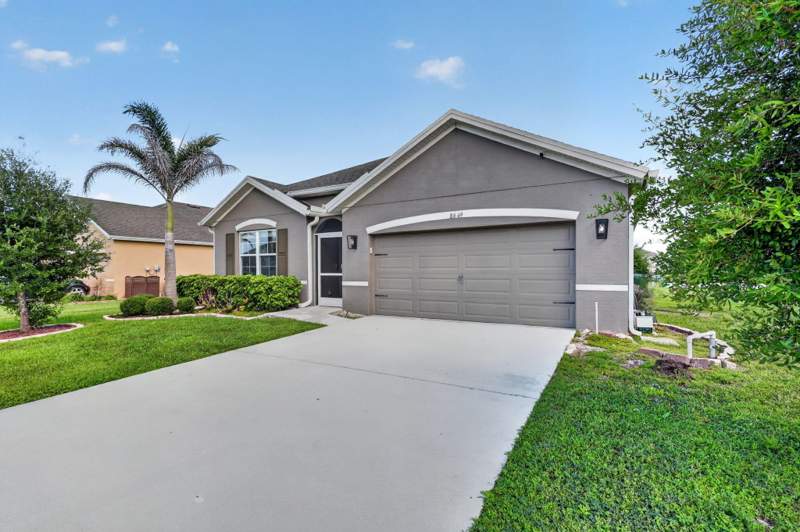 4 bedroom Single Family Residence at 8649 Cobblestone Drive, Creekside Plat No 1, Fort Pierce — photo 2