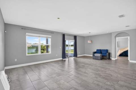 8649 Cobblestone Drive, Fort Pierce FL - photo 9 of 44