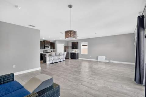 8649 Cobblestone Drive, Fort Pierce FL - photo 10 of 44