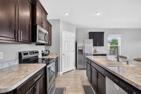 8649 Cobblestone Drive, Fort Pierce FL - photo 13 of 44