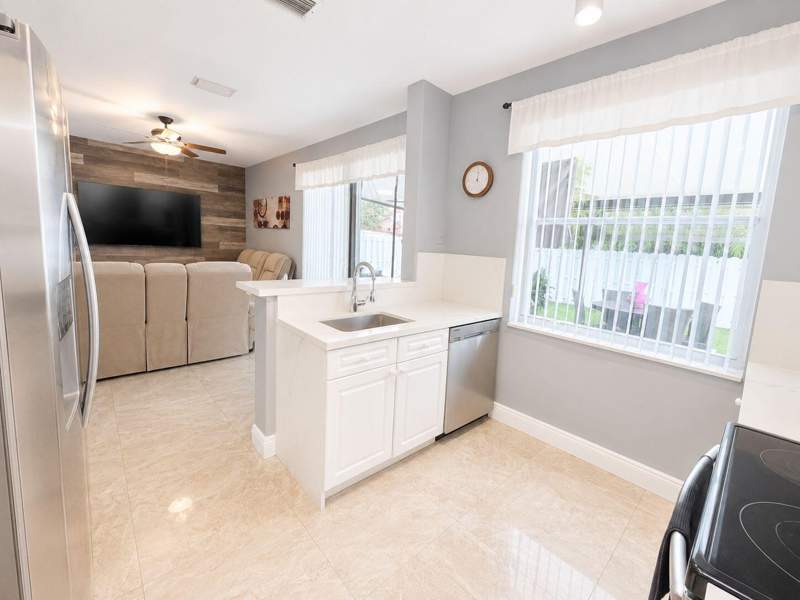 3 bedroom Single Family Residence at 6937 Turtle Bay Terrace, Winston Trails Par 11, Lake Worth — photo 5