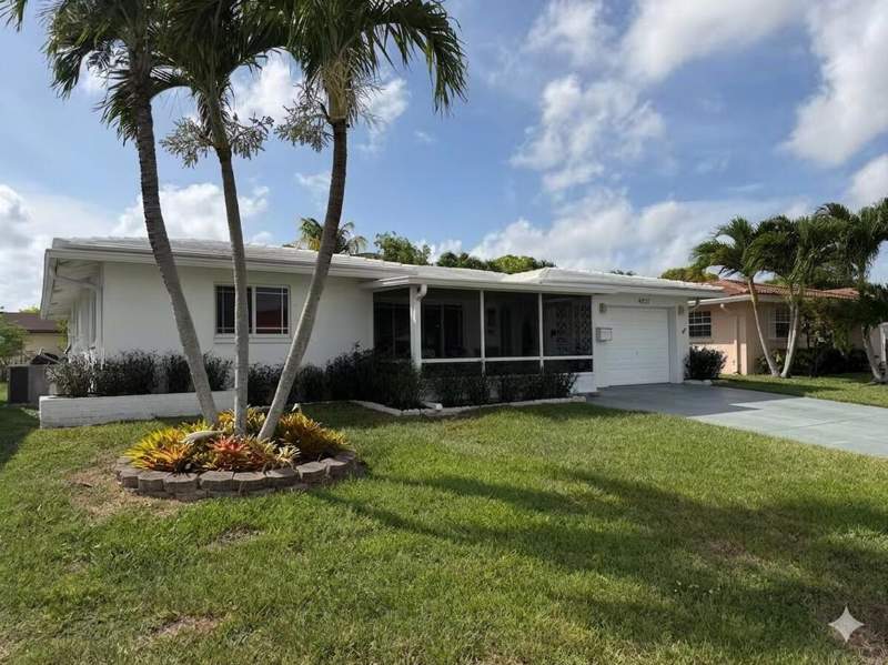 2 bedroom Single Family Residence at 4927 NW 47th Terrace, Mainlands Of Tamarac Lakes, Tamarac — photo 4