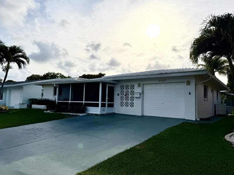 2 bedroom Single Family Residence at 4927 NW 47th Terrace, Mainlands Of Tamarac Lakes, Tamarac — photo 3