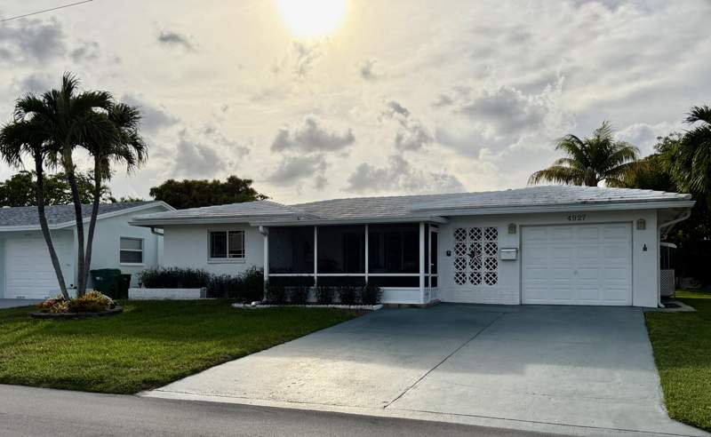 2 bedroom Single Family Residence at 4927 NW 47th Terrace, Mainlands Of Tamarac Lakes, Tamarac — photo 2