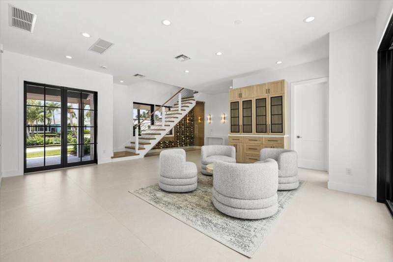 5 bedroom Single Family Residence at 8 Leeward Circle, Country Club Point, Jupiter — photo 5