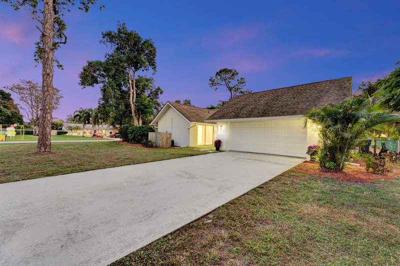 3 bedroom Single Family Residence at 225 Sulky Way, Pinewood East 2 Of Wellington, Wellington — photo 4