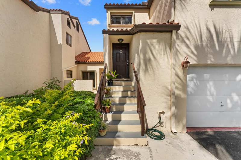 3 bedroom Condominium at 18 Vía De Casas Sur #205, South Lake Conds One, Boynton Beach — photo 1