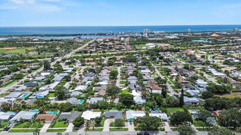 3 bedroom Single Family Residence at 126 Chapel Lane, Chapel Court Sec 3, Tequesta — photo 4