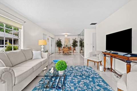 10098 S 40th Drive, Boynton Beach FL - photo 7 of 36