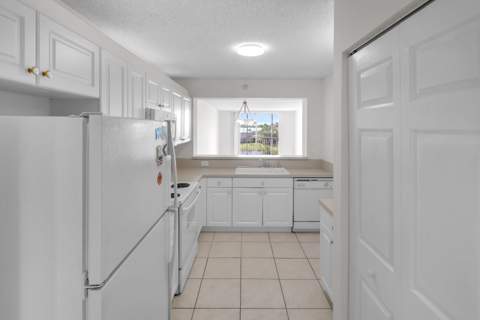 7763 Southampton Terrace #405, Tamarac FL - photo 11 of 40