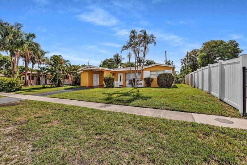 3 bedroom Single Family Residence at 3560 NW 34th Way, Lauderdale Lakes North Gate, Lauderdale Lakes — photo 3