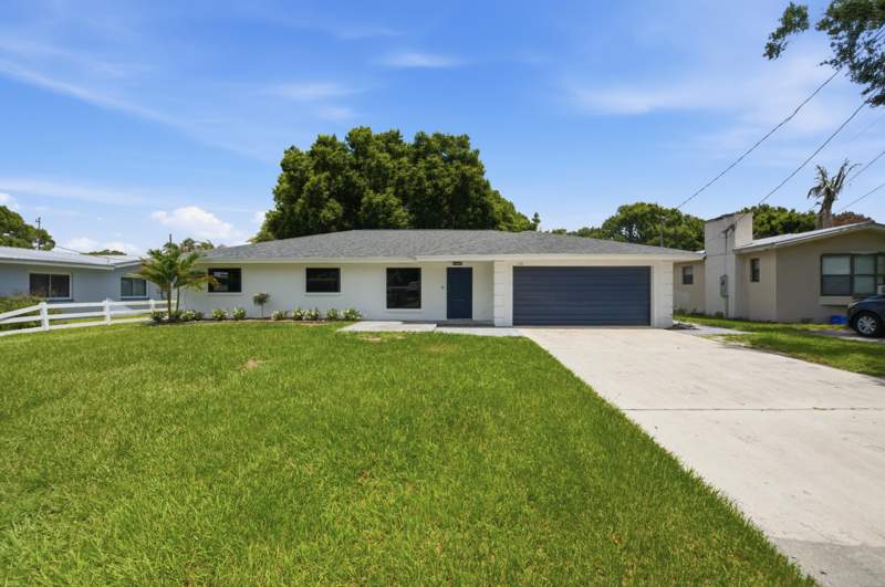 3 bedroom Single Family Residence at 1124 Club Drive, Country Club Estates Subdivision, Fort Pierce — photo 3