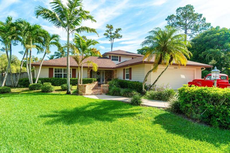 3 bedroom Single Family Residence at 12101 Tumbleweed Court, Pinewood East 2 Of Wellington, Wellington — photo 4