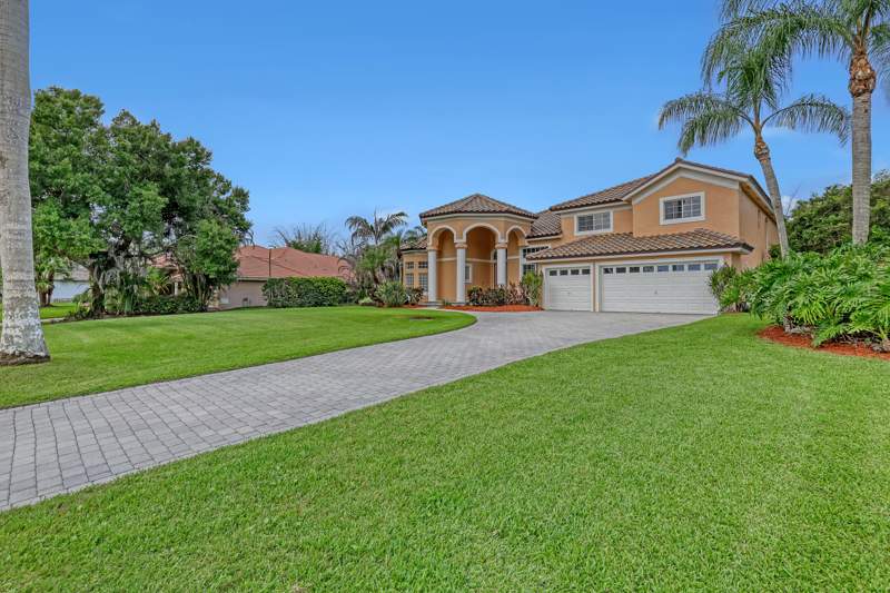 5 bedroom Single Family Residence at 559 SW Squire Johns Lane, Cobblestone, Palm City — photo 2