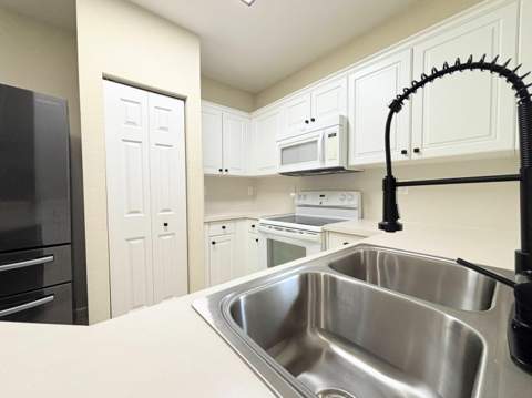 5088 SE Mariner Garden Circle, Stuart FL - photo 6 of 36