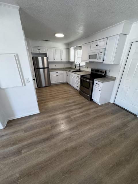 1464 W 32nd Street, Riviera Beach FL - photo 6 of 28