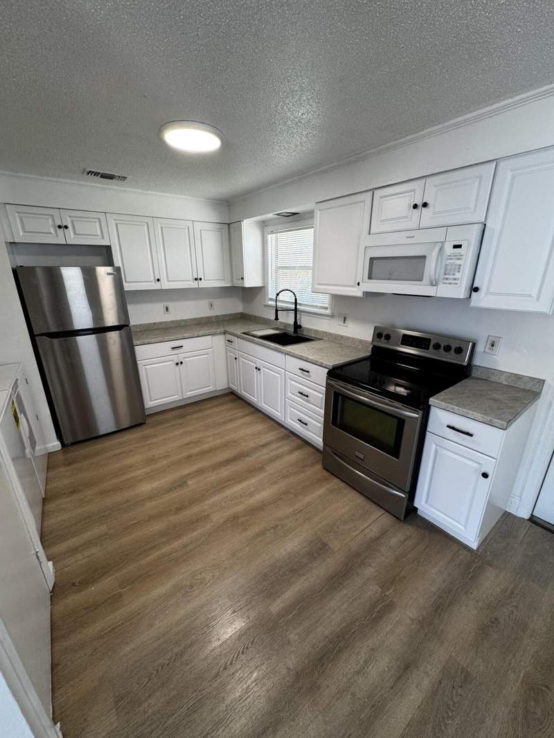 3 bedroom Single Family Residence at 1464 W 32nd Street, Acrehome Park Second Add, Riviera Beach — photo 3