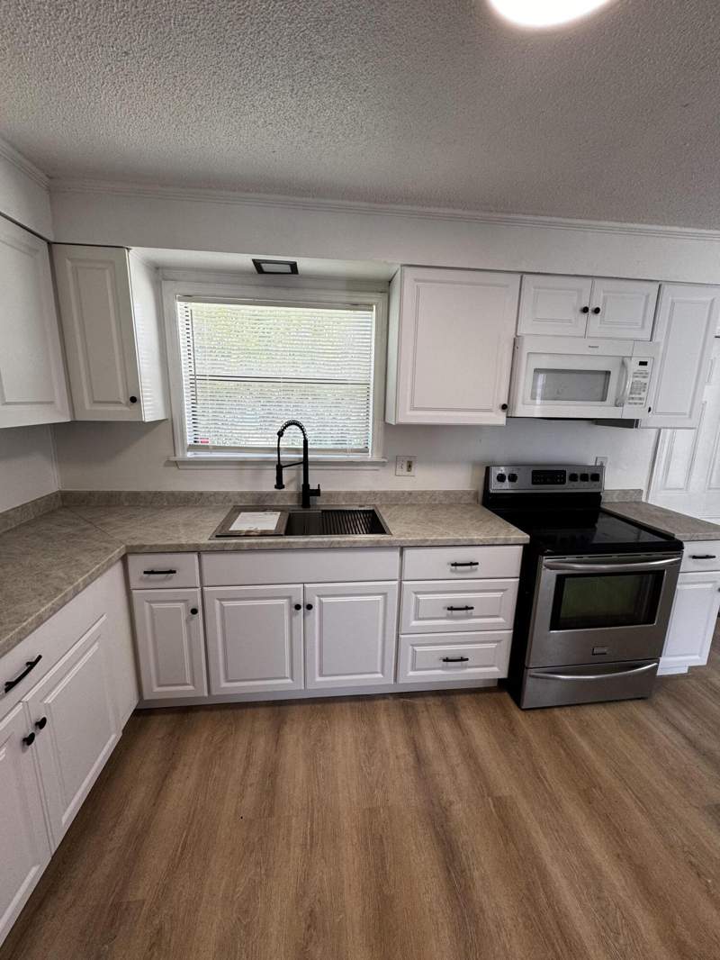 3 bedroom Single Family Residence at 1464 W 32nd Street, Acrehome Park Second Add, Riviera Beach — photo 4