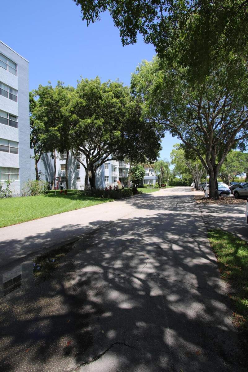 1 bedroom Condominium at 470 Executive Center Drive #3b, Breakwaters Of The Palm Beaches Condo, West Palm Beach — photo 4