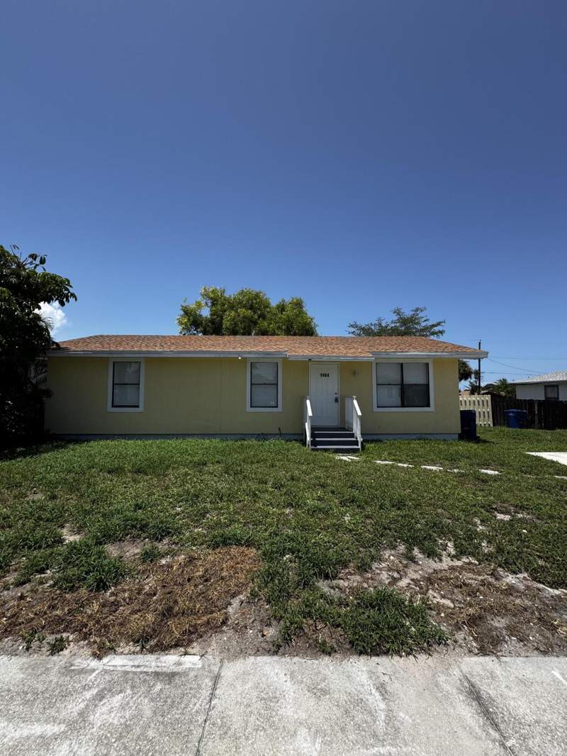 3 bedroom Single Family Residence at 1464 W 32nd Street, Acrehome Park Second Add, Riviera Beach — photo 2