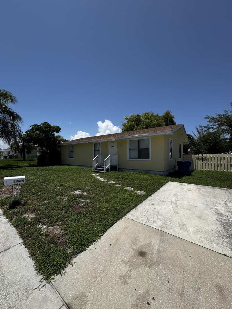 3 bedroom Single Family Residence at 1464 W 32nd Street, Acrehome Park Second Add, Riviera Beach — photo 1