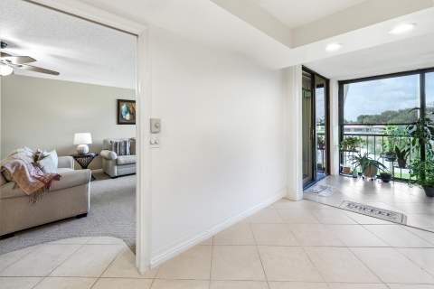 5344 Woodland Lakes Drive #223, Palm Beach Gardens FL - photo 13 of 42